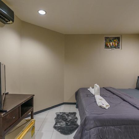Cheqinn Bed Sukhumvit 4 Nana Plaza Бангкок Экстерьер фото