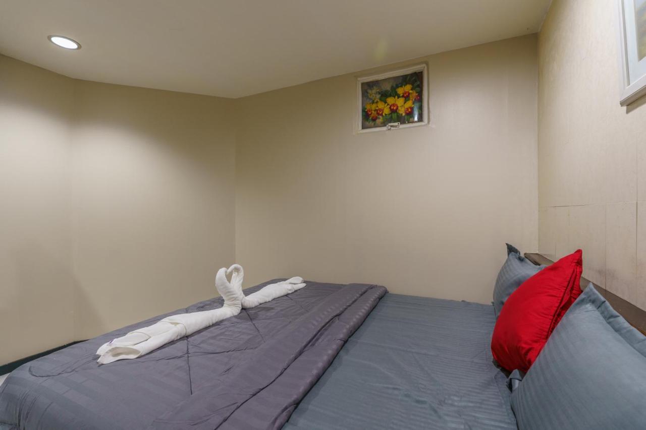 Cheqinn Bed Sukhumvit 4 Nana Plaza Бангкок Экстерьер фото