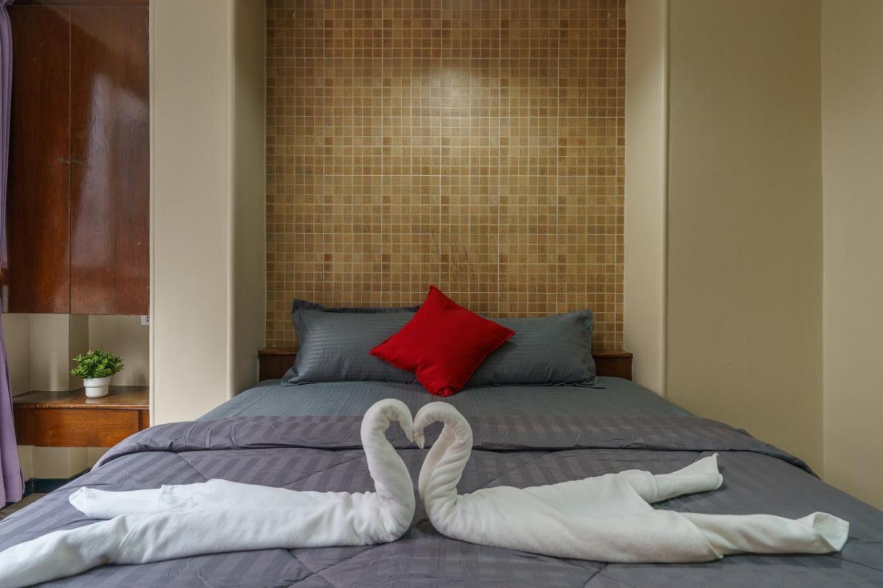 Cheqinn Bed Sukhumvit 4 Nana Plaza Бангкок Экстерьер фото