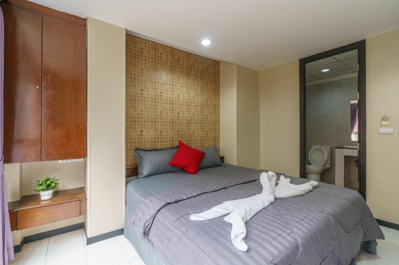 Cheqinn Bed Sukhumvit 4 Nana Plaza Бангкок Экстерьер фото