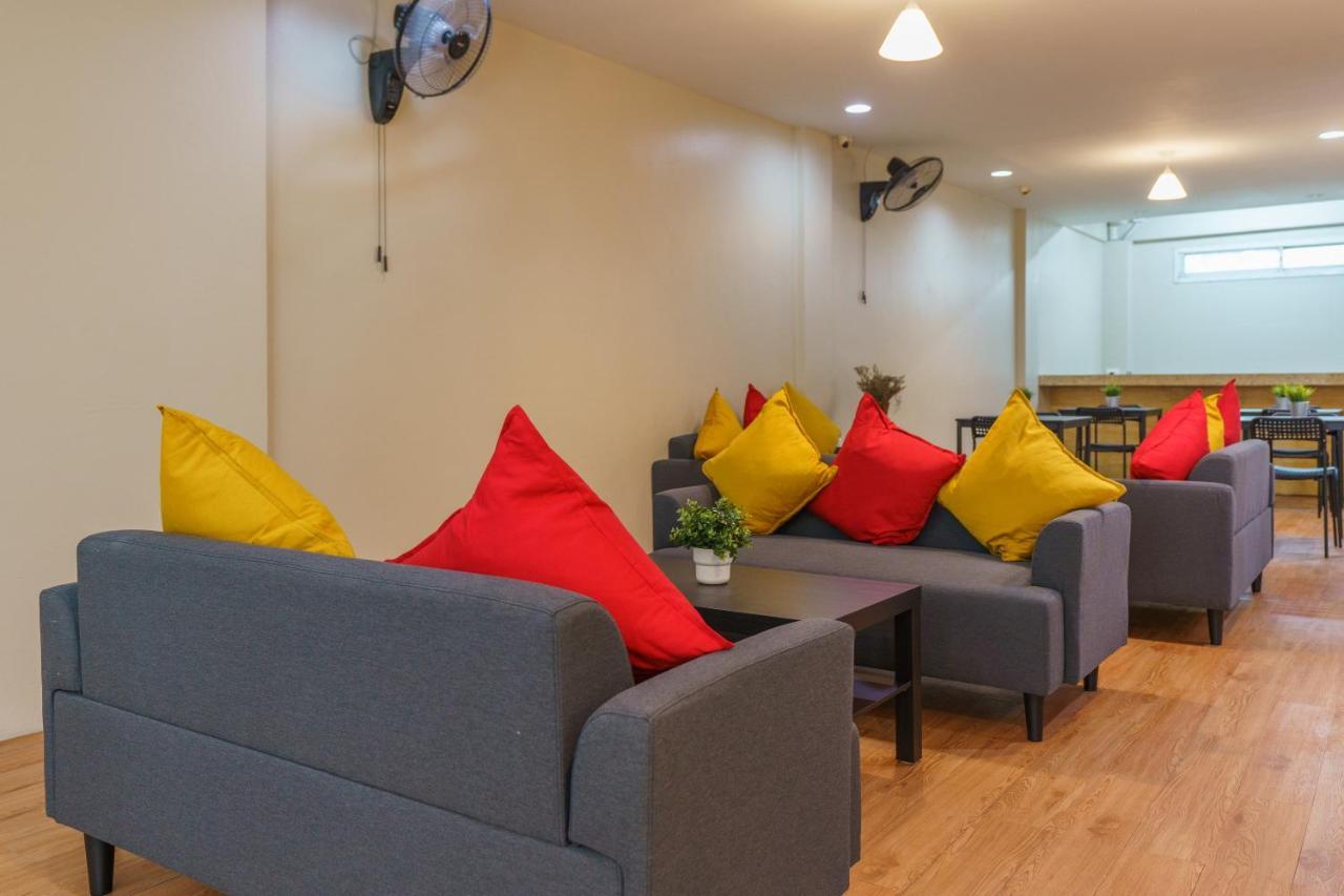 Cheqinn Bed Sukhumvit 4 Nana Plaza Бангкок Экстерьер фото