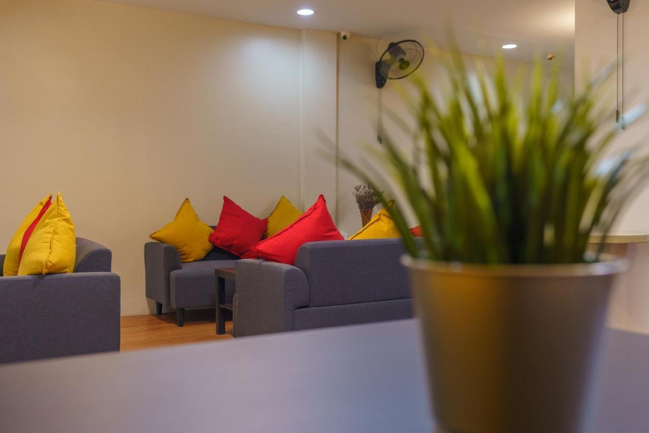 Cheqinn Bed Sukhumvit 4 Nana Plaza Бангкок Экстерьер фото