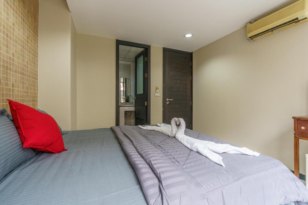 Cheqinn Bed Sukhumvit 4 Nana Plaza Бангкок Экстерьер фото