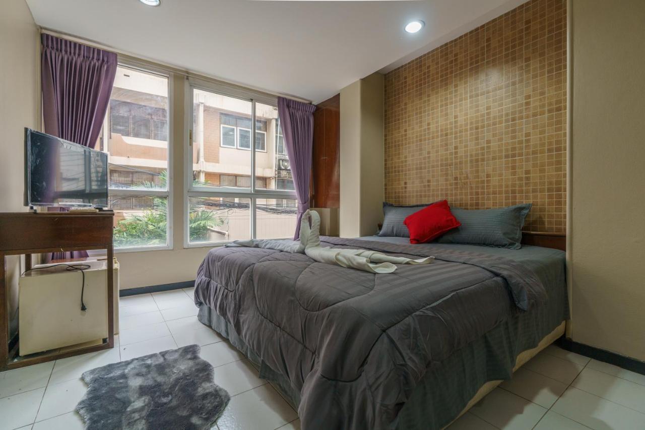Cheqinn Bed Sukhumvit 4 Nana Plaza Бангкок Экстерьер фото